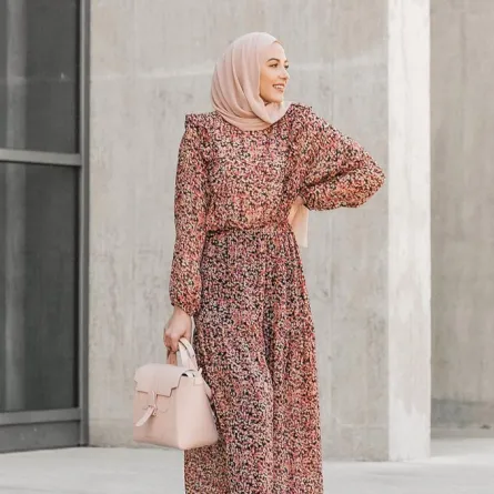 طريقة عصرية لتنسيق الفساتين العملية