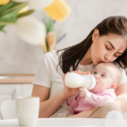 كيف ومتى يتم تعقيم زجاجات الرضاعة للأطفال؟