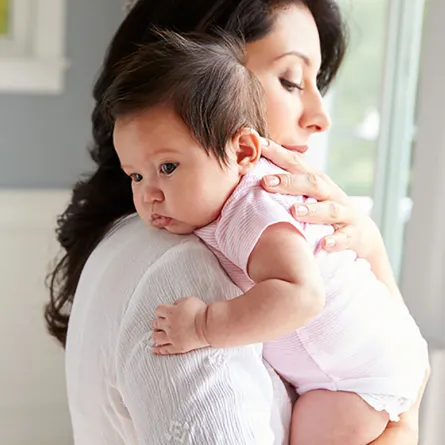 أهمية تجشؤ الرضيع بعد شرب الحليب 