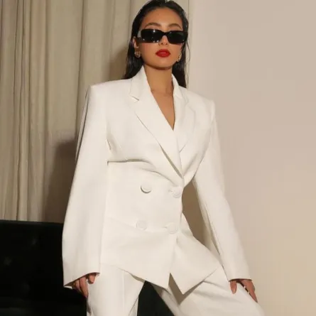 إطلالات باللونين الأبيض والأسود من غالية المحمودي