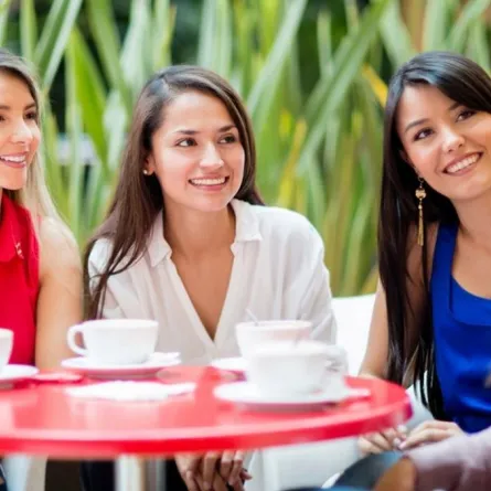 اتيكيت الكلام في المجالس