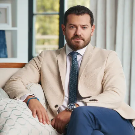 تامر فرج يوجه انتقادات مباشرة لصناع مسلسل عمرو يوسف "الملك أحمس"