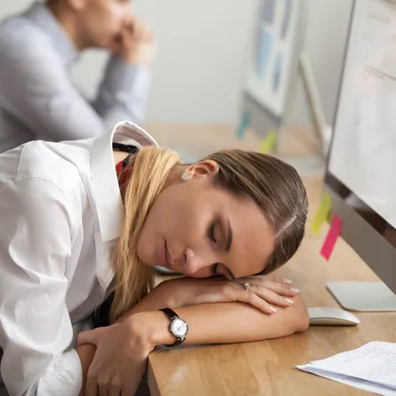 النوم القهري مرض نادر يضعف الإنتاجيّة