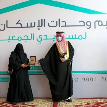 تسليم 10 أسر سعودية وحداتهم السكنية ضمن برنامج الإسكان التنموي بالنعيرية