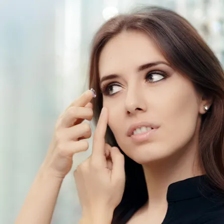 عدسات لاصقة تكشف عن الأورام السرطانية والسكري في الجسم!