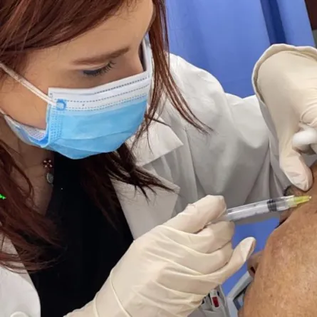     أخصائية أمراض جلدية تحذر من شراء المستحضرات التجميلية التي تباع إلكترونيًّا 