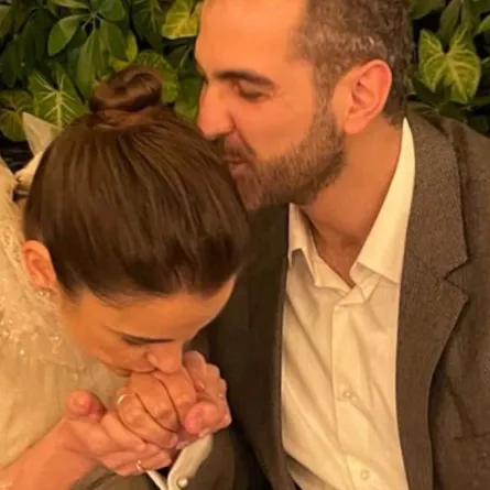 قبلة شام الذهبي على يد خطيبها تثير الجدل .. حب أم خضوع؟