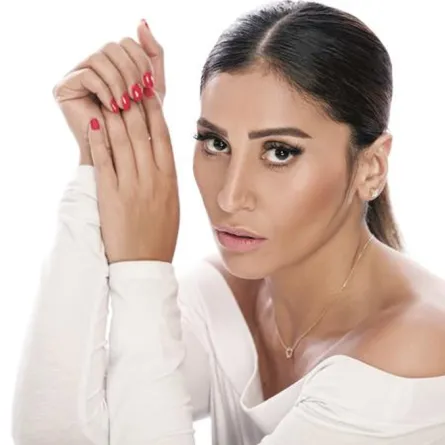 دينا الشربيني هل زادت جمالا وتألقا بعد الانفصال عن عمرو دياب؟