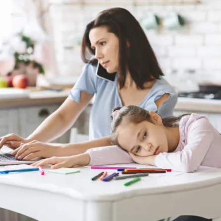 علامات تشير إلى أن طفلك يفتقد الحب