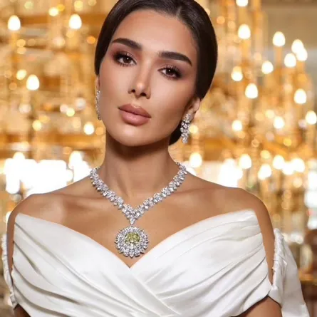 مدونة الموضة مرام زبيدة: «اخترت لزفافي مجوهرات بمثابة تحفة فنية من دار معوضMouawad»