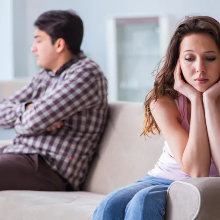 كيف تتعاملين مع الخطيب النكدى والزنان