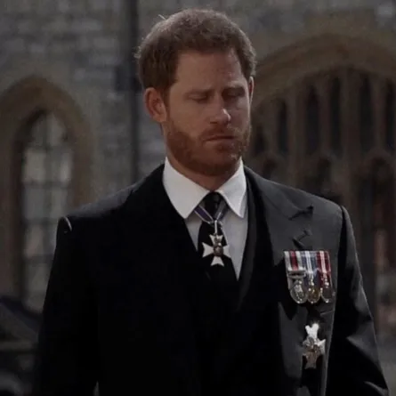 الأمير هاري يعود إلى منزله وميغان قبل يوم من يوم ميلاد جدته الملكة ال95