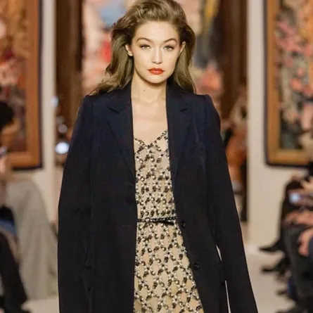 في عيد ميلادها.. أبرز إطلالات جيجي حديد على خشبات العروض 