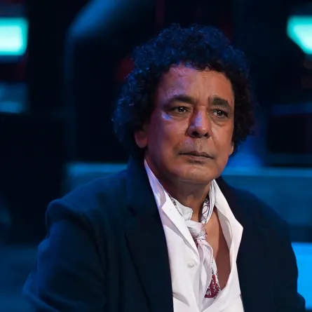 محمد منير يحتفل برحلة 42 سنة من الغناء