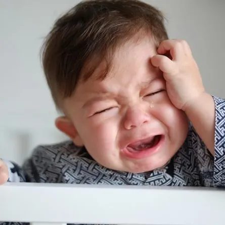 أعراض انسداد القناة الدمعية عند الأطفال الرضع