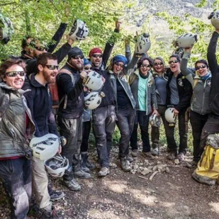  لاستكشاف مدى قدرة الإنسان على التكيف مع العزلة فرنسيون يعيشون تجربة أهل الكهف 