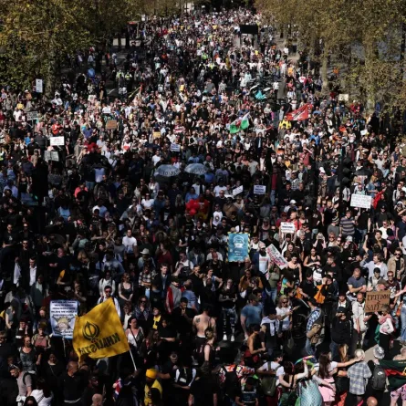 التظاهرات تشتعل في لندن بسبب جواز سفر لقاح كورونا