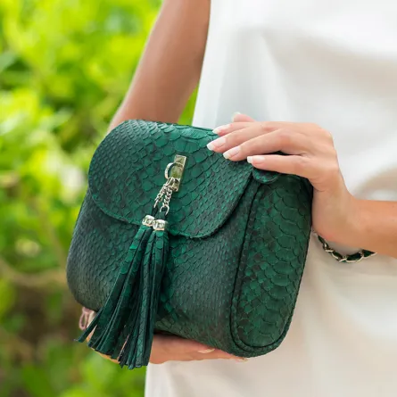 أجمل موديلات شنط خضراء 2021