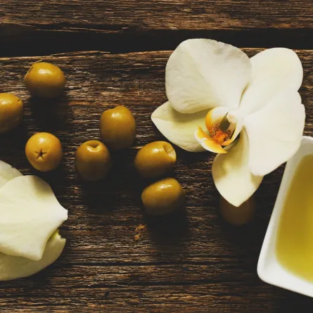 للمحجبة ... ماسك زيت الزيتون لعلاج تلف الشعر