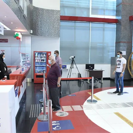 مراكز "طرق دبي" تودع المعاملات الورقية بشكل نهائي