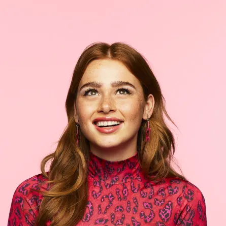 إطلالة الحواجب الأمثل لعطلة العيد بأنامل يارا أيوب، خبيرة الحواجب الإقليمية في بنفت كوزمتكس