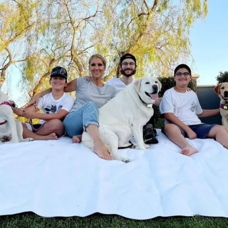 "سيلين ديون" تحتفل بيوم الأمهات مع أولادها