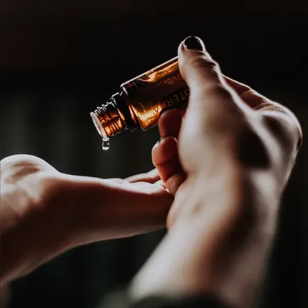 زيوت مُثَبِّتَة للعطور