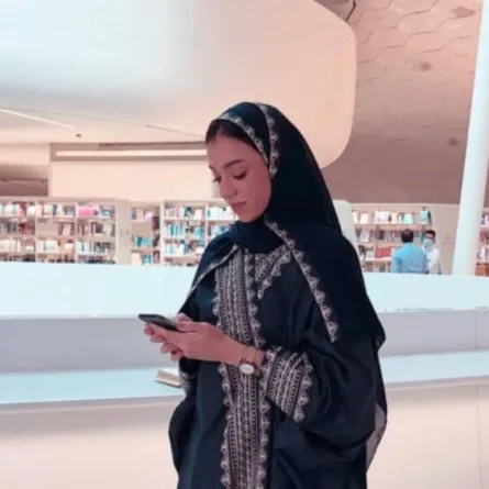 من هي زينة عماد التي تصدر اسمها تويتر