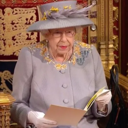 الملكة إليزابيث تفتتح البرلمان بتغييرات مؤثرة بعد رحيل الأمير فيليب