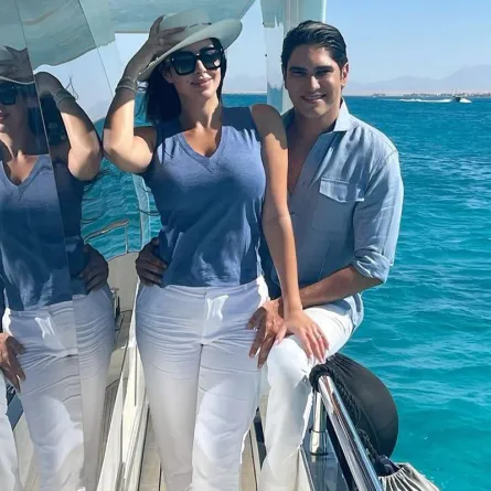 بالصور.. ياسمين صبري وأحمد أبو هشيمة يحتفلان بالعيد في عرض البحر ويتغزلان في بعضهما