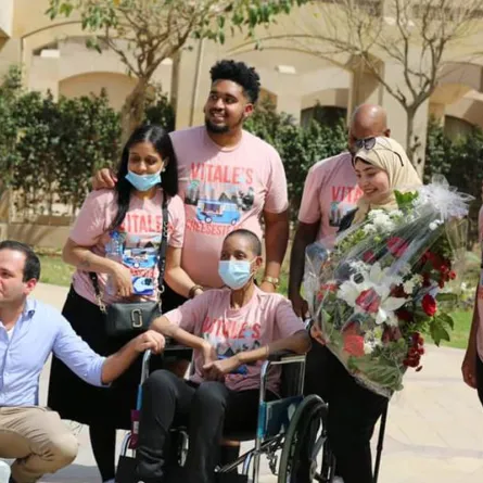 مصابة سرطان أمريكية تحلم بزيارة الاهرامات ، ومصر تحقق حلمها