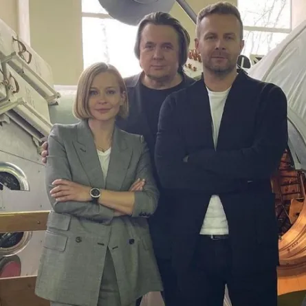 على نفس خطى توم كروز...يوليا بيريسيلد تنضم لفريق تصوير فيلم روسي في الفضاء