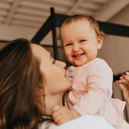 طرق لإضحاك الطفل الرضيع