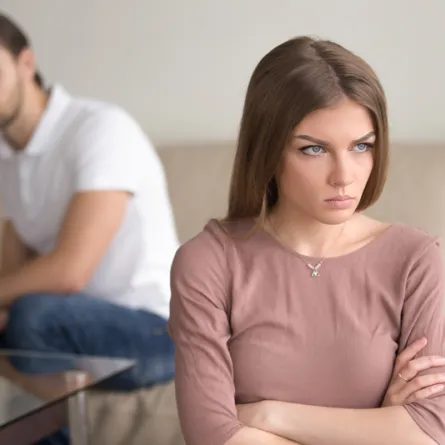 علامات إهمال الزوج لزوجته 