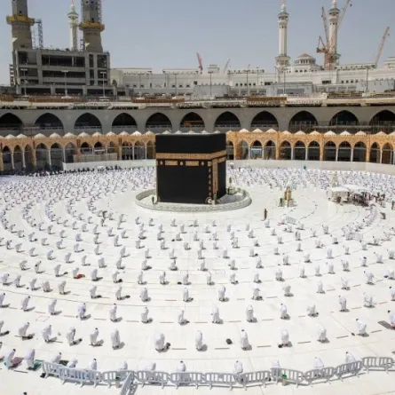 توقيف شخص حاول الصعود على منبر الحرم المكي خلال خطبة الجمعة