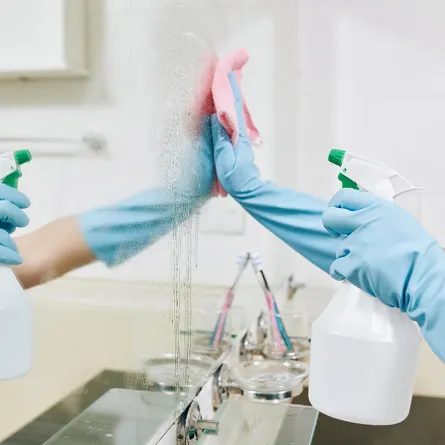 5 خطوات تنظيف المرايا باحتراف