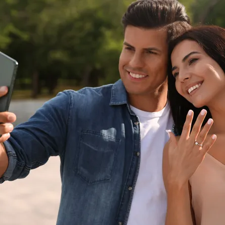 5 خطوات لالتقاط صورة مثالية لخاتم الخطوبة 