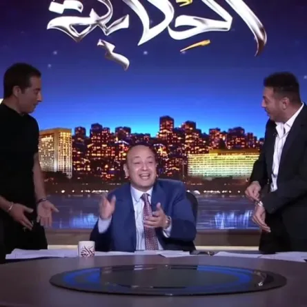 فيديو.. عمرو سعد ومصطفى شعبان يَقتَحِمان ستوديو «الحكاية» لعمرو أديب وينهيان فقرته بالقوة