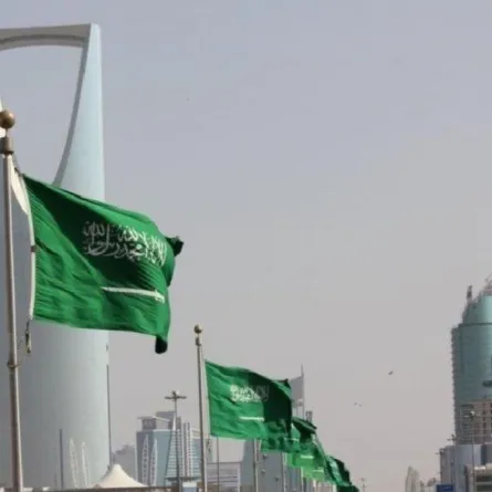 وزارة الموارد البشرية تحدد حقوق صاحب العمل والعامل في التأمين الجديد