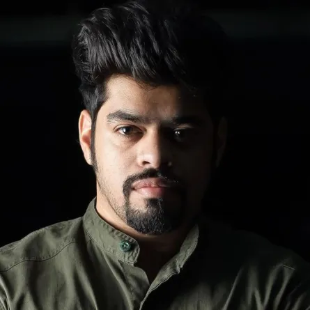 علي شقيق الفنان محمد الشعيبي يجري عملية تبرع بالنخاع لشقيقته المصابة بالسرطان