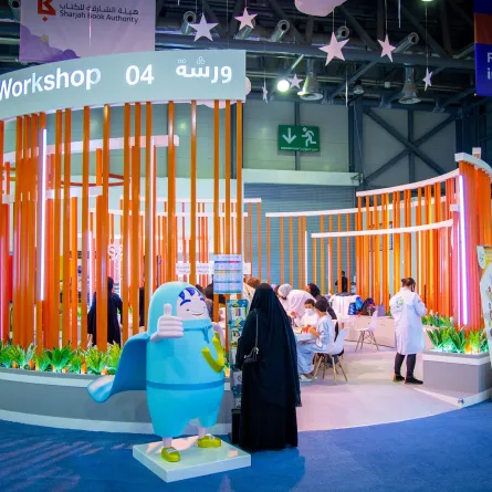 صغار "مهرجان الشارقة القرائي للطفل" يبتكرون مركباتهم الخاصة بأيديهم