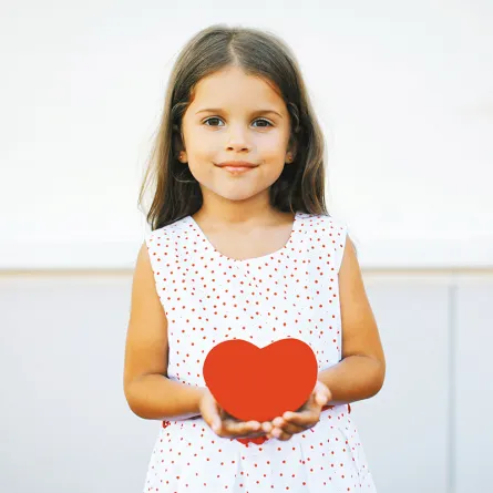 كيف تفسرين لطفلك الأعمال الإنسانية؟