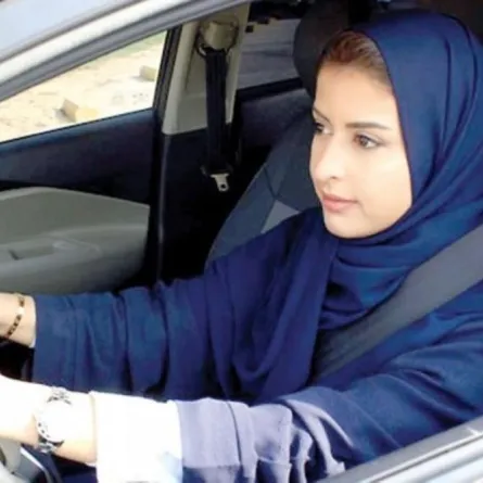 المرور السعودي يحدد شروط الحصول على تصريح قيادة للفتيات بعمر 17 عامًا