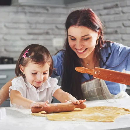في الإجازة الصيفية ..علّمي طفلك فنون الطبخ