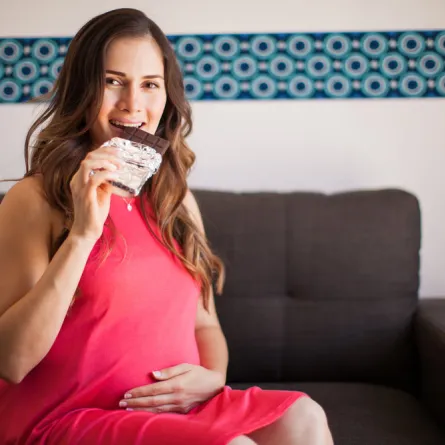 فوائد الشوكولاتة الداكنة.. للحامل