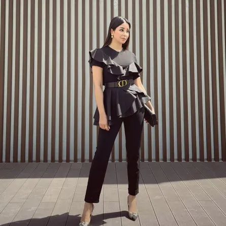 استوحي من النجمات إطلالات مناسبة للعمل