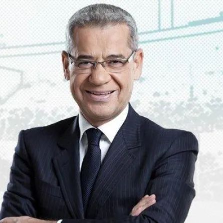 شاهد.. ما هي أجمل هدية تلقاها مصطفى الآغا في يوم ميلاده وبمَ علقت زوجته؟