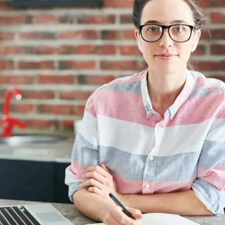 نصائح للتوفيق بين الدراسة عن بُعد والعمل