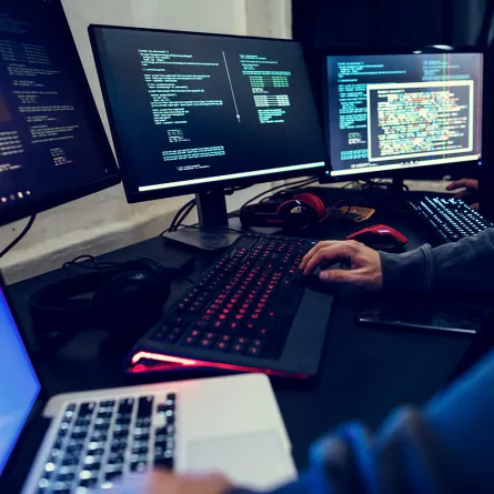 طرق اختراق "القراصنة" الشركات للتشهير بها