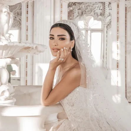 جيسيكا عازار تدخل القفص الذهبي بحضور نخبة من النجوم